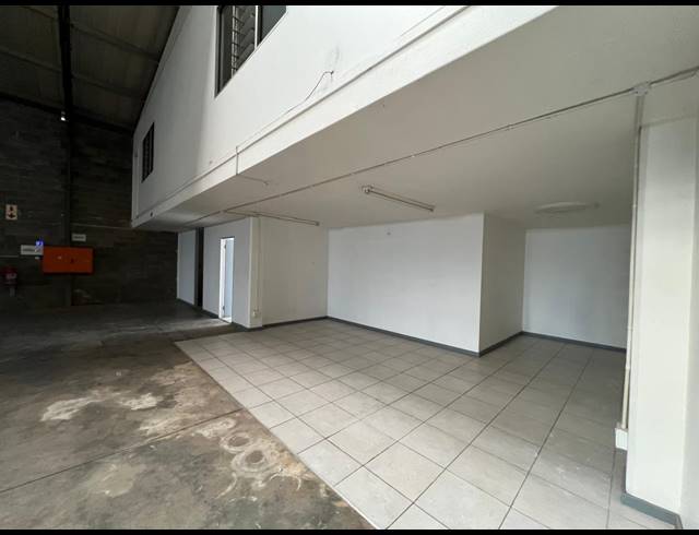 994M² WAREHOUSE TO LET IN KYA SANDS
